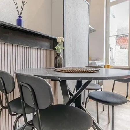 Lovely With View At Vibrant Ghent, Breezy Balcony * ヘント