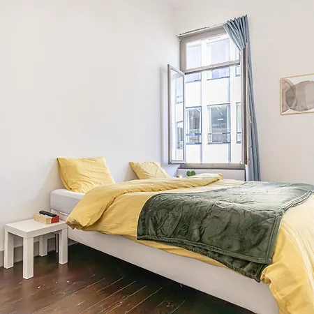 Appartement Lovely With View At Vibrant Ghent, Breezy Balcony