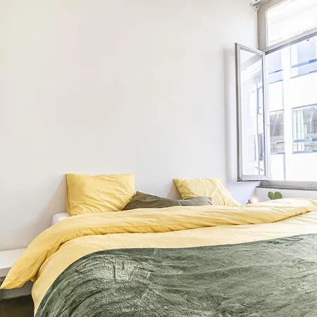 Lovely With View At Vibrant Ghent, Breezy Balcony Appartement *