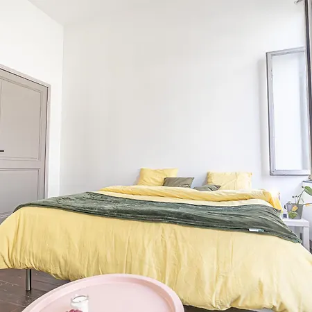 Appartement Lovely With View At Vibrant Ghent, Breezy Balcony