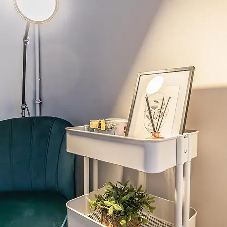 Lovely With View At Vibrant Ghent, Breezy Balcony Appartement *