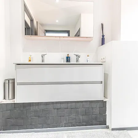 Appartement Lovely With View At Vibrant Ghent, Breezy Balcony Gent