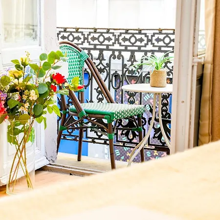 Lovely With View At Vibrant Ghent, Breezy Balcony Appartement *