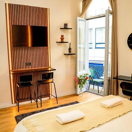 Appartement Lovely With View At Vibrant Ghent, Breezy Balcony